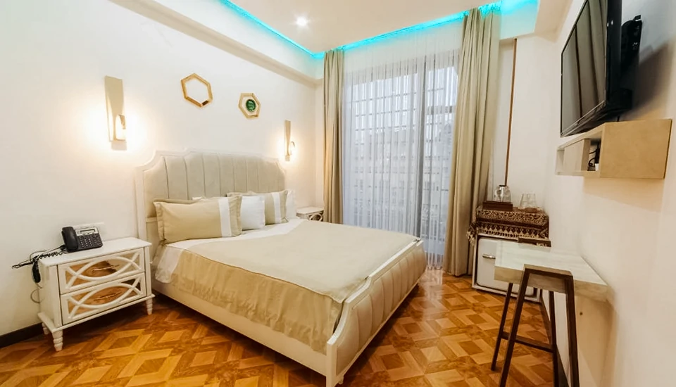 هتل لوکسین تفلیس